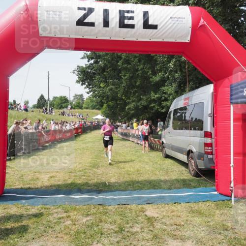 21.06.2025 - 27. Vierlanden-Triathlon KatJ http://msf.ph/oto/8051643 15.06.2025 11:39:36 Ziel  meine-sportfotos.de