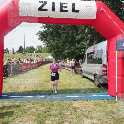 21.06.2025 - 27. Vierlanden-Triathlon KatJ http://msf.ph/oto/8051646 15.06.2025 11:39:37 Ziel  meine-sportfotos.de