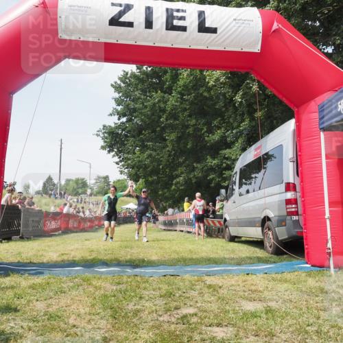 21.06.2025 - 27. Vierlanden-Triathlon KatJ http://msf.ph/oto/8051653 15.06.2025 11:40:15 Ziel 532, 557, 562 meine-sportfotos.de