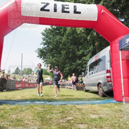 21.06.2025 - 27. Vierlanden-Triathlon KatJ http://msf.ph/oto/8051659 15.06.2025 11:40:16 Ziel 532, 562 meine-sportfotos.de