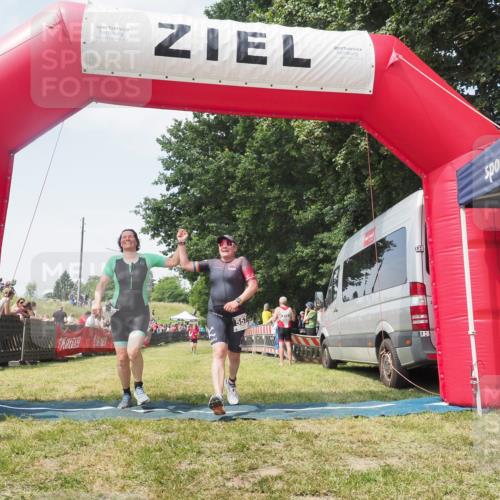 21.06.2025 - 27. Vierlanden-Triathlon KatJ http://msf.ph/oto/8051662 15.06.2025 11:40:17 Ziel 532, 562 meine-sportfotos.de