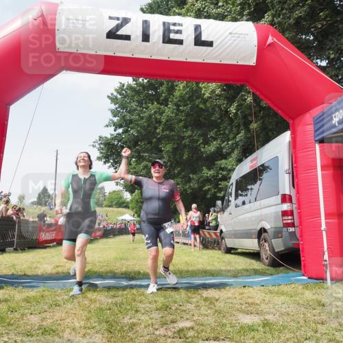 21.06.2025 - 27. Vierlanden-Triathlon KatJ http://msf.ph/oto/8051664 15.06.2025 11:40:17 Ziel 532, 562 meine-sportfotos.de