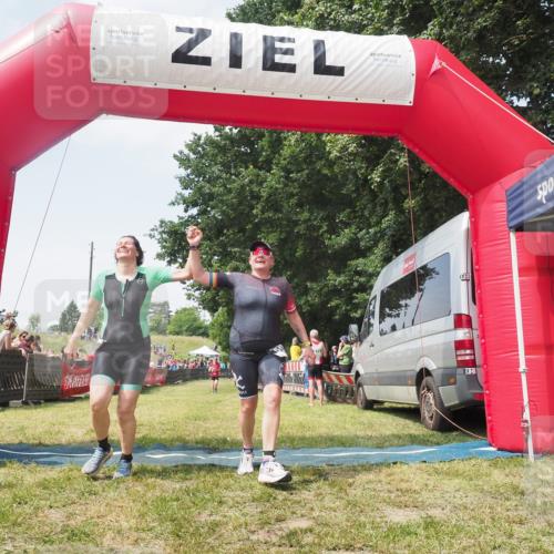 21.06.2025 - 27. Vierlanden-Triathlon KatJ http://msf.ph/oto/8051665 15.06.2025 11:40:17 Ziel 532, 562 meine-sportfotos.de