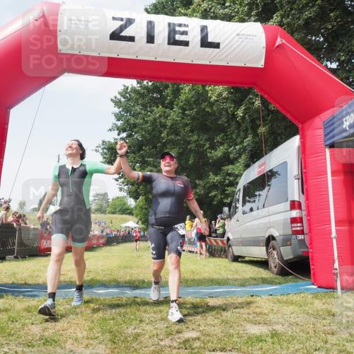 21.06.2025 - 27. Vierlanden-Triathlon KatJ http://msf.ph/oto/8051666 15.06.2025 11:40:17 Ziel 532, 562 meine-sportfotos.de