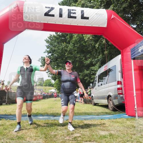 21.06.2025 - 27. Vierlanden-Triathlon KatJ http://msf.ph/oto/8051667 15.06.2025 11:40:18 Ziel 532, 562 meine-sportfotos.de