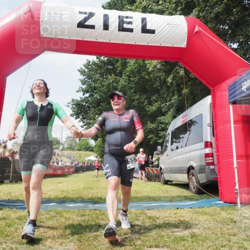 21.06.2025 - 27. Vierlanden-Triathlon KatJ http://msf.ph/oto/8051669 15.06.2025 11:40:18 Ziel 532, 562 meine-sportfotos.de