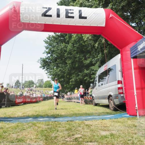 21.06.2025 - 27. Vierlanden-Triathlon KatJ http://msf.ph/oto/8051680 15.06.2025 11:40:28 Ziel  meine-sportfotos.de
