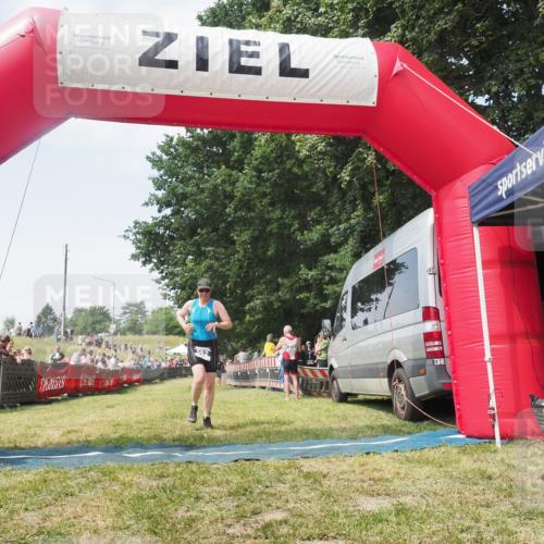 21.06.2025 - 27. Vierlanden-Triathlon KatJ http://msf.ph/oto/8051681 15.06.2025 11:40:29 Ziel  meine-sportfotos.de