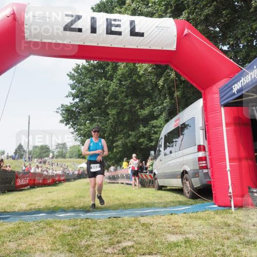 21.06.2025 - 27. Vierlanden-Triathlon KatJ http://msf.ph/oto/8051684 15.06.2025 11:40:29 Ziel  meine-sportfotos.de