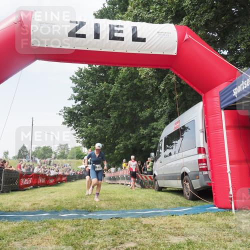 21.06.2025 - 27. Vierlanden-Triathlon KatJ http://msf.ph/oto/8051691 15.06.2025 11:40:51 Ziel 604 meine-sportfotos.de