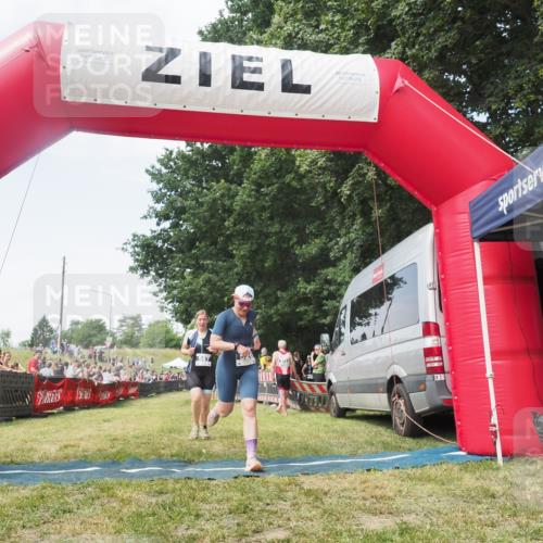 21.06.2025 - 27. Vierlanden-Triathlon KatJ http://msf.ph/oto/8051694 15.06.2025 11:40:51 Ziel 604 meine-sportfotos.de