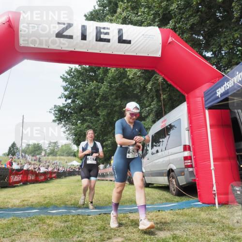 21.06.2025 - 27. Vierlanden-Triathlon KatJ http://msf.ph/oto/8051698 15.06.2025 11:40:52 Ziel 604 meine-sportfotos.de