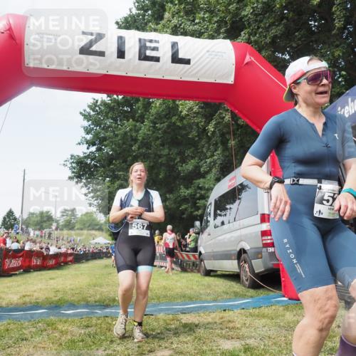 21.06.2025 - 27. Vierlanden-Triathlon KatJ http://msf.ph/oto/8051702 15.06.2025 11:40:53 Ziel 604 meine-sportfotos.de