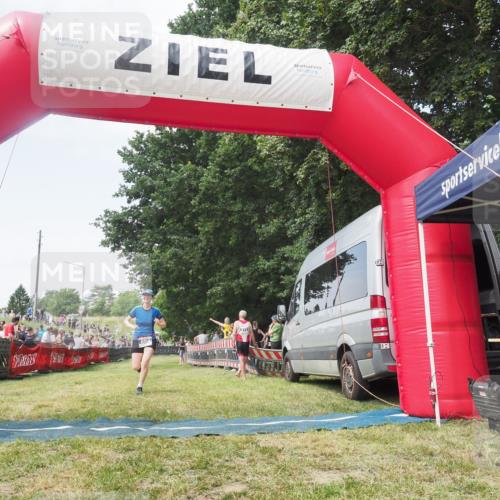 21.06.2025 - 27. Vierlanden-Triathlon KatJ http://msf.ph/oto/8051710 15.06.2025 11:40:57 Ziel  meine-sportfotos.de