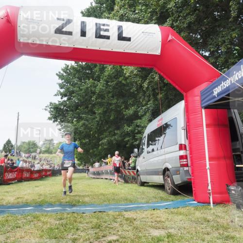 21.06.2025 - 27. Vierlanden-Triathlon KatJ http://msf.ph/oto/8051712 15.06.2025 11:40:57 Ziel  meine-sportfotos.de