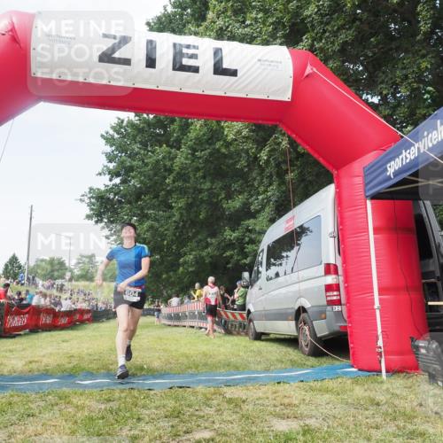 21.06.2025 - 27. Vierlanden-Triathlon KatJ http://msf.ph/oto/8051716 15.06.2025 11:40:58 Ziel  meine-sportfotos.de