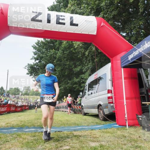 21.06.2025 - 27. Vierlanden-Triathlon KatJ http://msf.ph/oto/8051720 15.06.2025 11:40:58 Ziel  meine-sportfotos.de