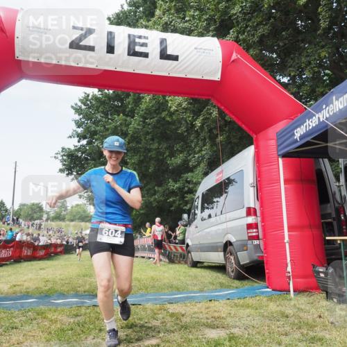 21.06.2025 - 27. Vierlanden-Triathlon KatJ http://msf.ph/oto/8051722 15.06.2025 11:40:59 Ziel  meine-sportfotos.de