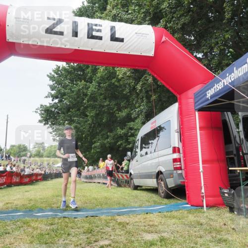21.06.2025 - 27. Vierlanden-Triathlon KatJ http://msf.ph/oto/8051728 15.06.2025 11:41:03 Ziel  meine-sportfotos.de