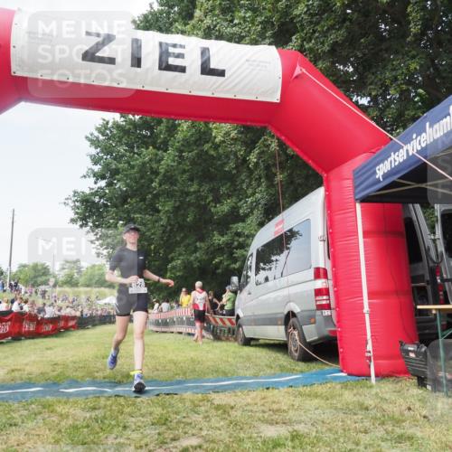 21.06.2025 - 27. Vierlanden-Triathlon KatJ http://msf.ph/oto/8051729 15.06.2025 11:41:03 Ziel  meine-sportfotos.de