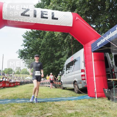 21.06.2025 - 27. Vierlanden-Triathlon KatJ http://msf.ph/oto/8051731 15.06.2025 11:41:03 Ziel  meine-sportfotos.de