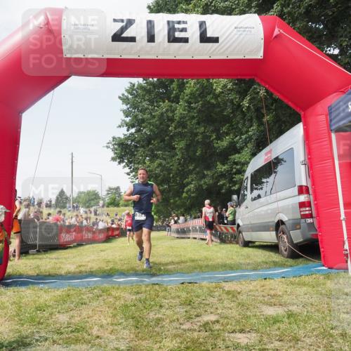 21.06.2025 - 27. Vierlanden-Triathlon KatJ http://msf.ph/oto/8051747 15.06.2025 11:41:50 Ziel 429, 522 meine-sportfotos.de