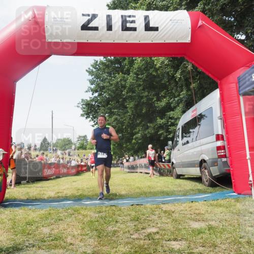 21.06.2025 - 27. Vierlanden-Triathlon KatJ http://msf.ph/oto/8051750 15.06.2025 11:41:50 Ziel 429, 522 meine-sportfotos.de