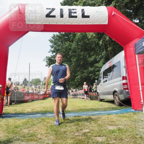 21.06.2025 - 27. Vierlanden-Triathlon KatJ http://msf.ph/oto/8051755 15.06.2025 11:41:51 Ziel 429, 522 meine-sportfotos.de