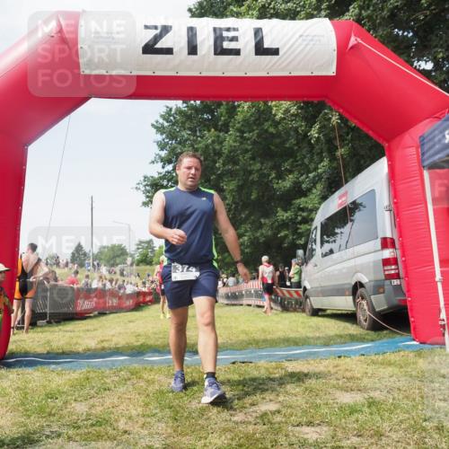 21.06.2025 - 27. Vierlanden-Triathlon KatJ http://msf.ph/oto/8051757 15.06.2025 11:41:52 Ziel 429, 522 meine-sportfotos.de