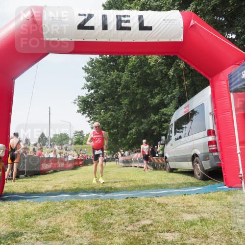 21.06.2025 - 27. Vierlanden-Triathlon KatJ http://msf.ph/oto/8051762 15.06.2025 11:41:54 Ziel 522 meine-sportfotos.de