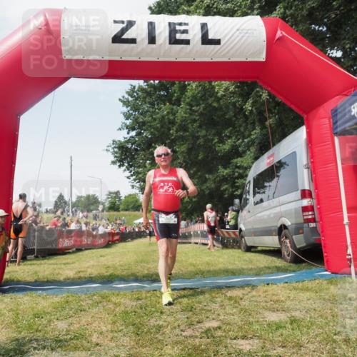 21.06.2025 - 27. Vierlanden-Triathlon KatJ http://msf.ph/oto/8051769 15.06.2025 11:41:55 Ziel 522 meine-sportfotos.de