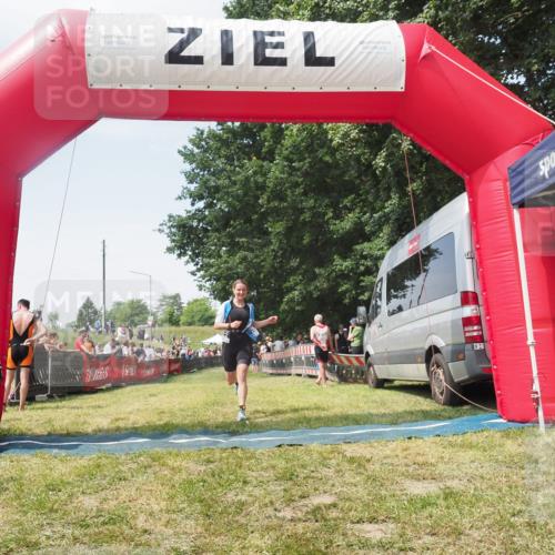 21.06.2025 - 27. Vierlanden-Triathlon KatJ http://msf.ph/oto/8051776 15.06.2025 11:42:03 Ziel  meine-sportfotos.de