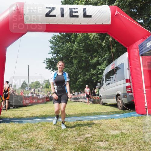 21.06.2025 - 27. Vierlanden-Triathlon KatJ http://msf.ph/oto/8051783 15.06.2025 11:42:04 Ziel  meine-sportfotos.de