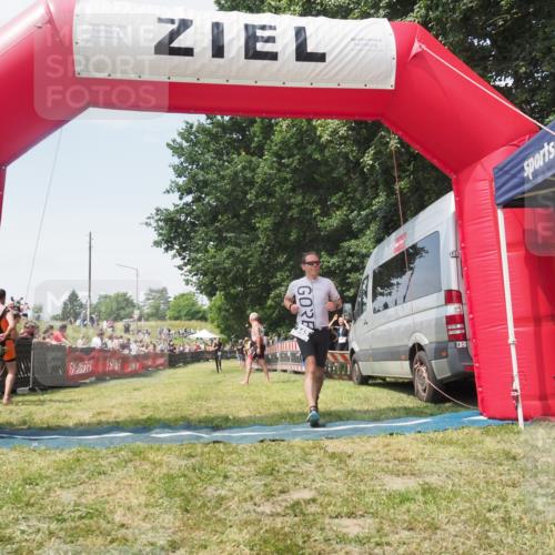 21.06.2025 - 27. Vierlanden-Triathlon KatJ http://msf.ph/oto/8051792 15.06.2025 11:42:27 Ziel 619 meine-sportfotos.de