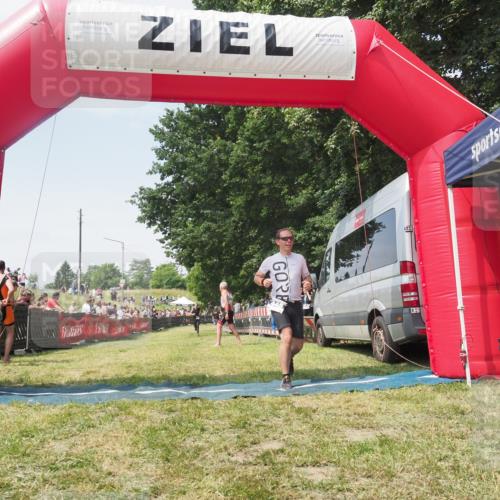 21.06.2025 - 27. Vierlanden-Triathlon KatJ http://msf.ph/oto/8051793 15.06.2025 11:42:27 Ziel 619 meine-sportfotos.de