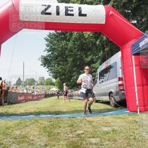 21.06.2025 - 27. Vierlanden-Triathlon KatJ http://msf.ph/oto/8051794 15.06.2025 11:42:27 Ziel 619 meine-sportfotos.de