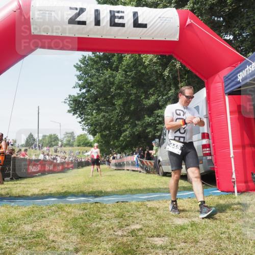 21.06.2025 - 27. Vierlanden-Triathlon KatJ http://msf.ph/oto/8051801 15.06.2025 11:42:28 Ziel 619 meine-sportfotos.de