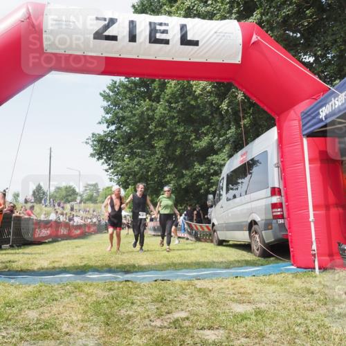 21.06.2025 - 27. Vierlanden-Triathlon KatJ http://msf.ph/oto/8051811 15.06.2025 11:42:34 Ziel 569 meine-sportfotos.de