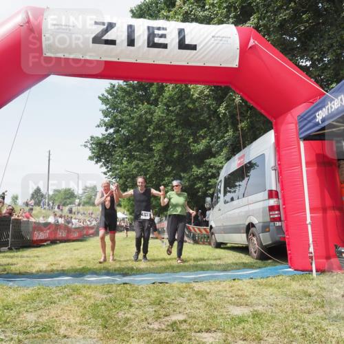 21.06.2025 - 27. Vierlanden-Triathlon KatJ http://msf.ph/oto/8051814 15.06.2025 11:42:34 Ziel 569 meine-sportfotos.de