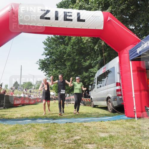 21.06.2025 - 27. Vierlanden-Triathlon KatJ http://msf.ph/oto/8051815 15.06.2025 11:42:34 Ziel 569 meine-sportfotos.de