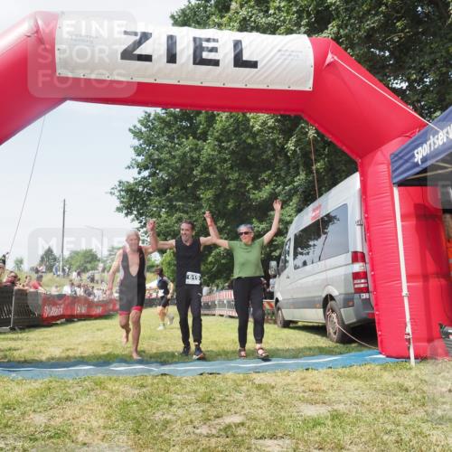 21.06.2025 - 27. Vierlanden-Triathlon KatJ http://msf.ph/oto/8051818 15.06.2025 11:42:35 Ziel 569 meine-sportfotos.de