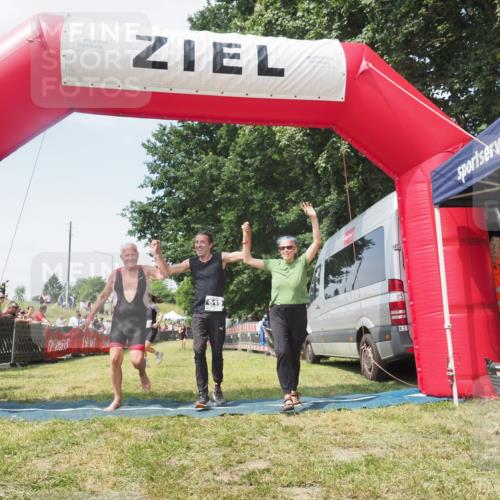 21.06.2025 - 27. Vierlanden-Triathlon KatJ http://msf.ph/oto/8051821 15.06.2025 11:42:35 Ziel 569 meine-sportfotos.de