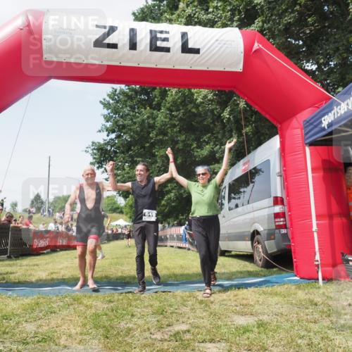 21.06.2025 - 27. Vierlanden-Triathlon KatJ http://msf.ph/oto/8051822 15.06.2025 11:42:35 Ziel 569 meine-sportfotos.de