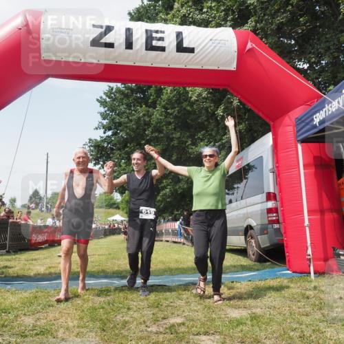 21.06.2025 - 27. Vierlanden-Triathlon KatJ http://msf.ph/oto/8051824 15.06.2025 11:42:36 Ziel 569 meine-sportfotos.de