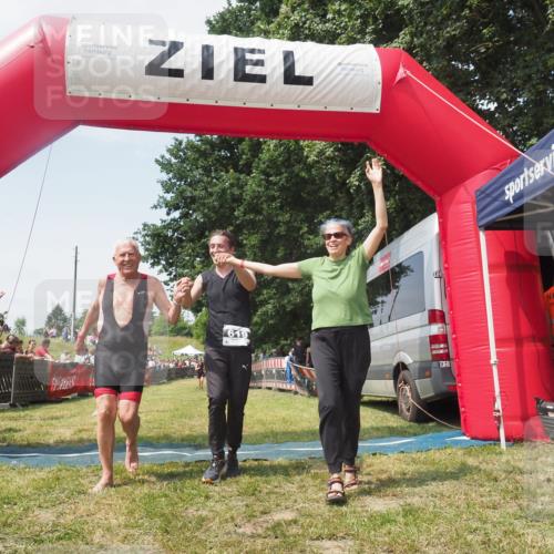 21.06.2025 - 27. Vierlanden-Triathlon KatJ http://msf.ph/oto/8051825 15.06.2025 11:42:36 Ziel 569 meine-sportfotos.de