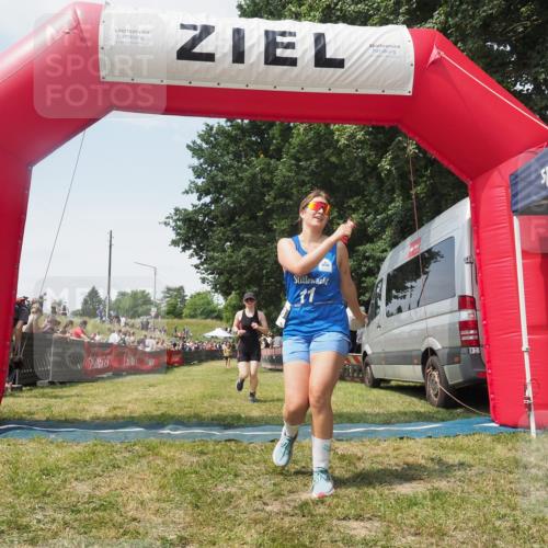 21.06.2025 - 27. Vierlanden-Triathlon KatJ http://msf.ph/oto/8051847 15.06.2025 11:42:55 Ziel 584 meine-sportfotos.de