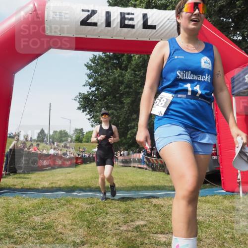 21.06.2025 - 27. Vierlanden-Triathlon KatJ http://msf.ph/oto/8051854 15.06.2025 11:42:56 Ziel 584 meine-sportfotos.de