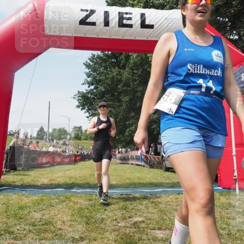 21.06.2025 - 27. Vierlanden-Triathlon KatJ http://msf.ph/oto/8051855 15.06.2025 11:42:56 Ziel 584 meine-sportfotos.de