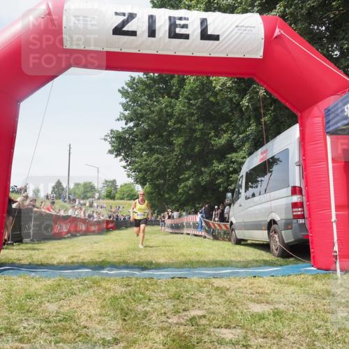 21.06.2025 - 27. Vierlanden-Triathlon KatJ http://msf.ph/oto/8051863 15.06.2025 11:43:01 Ziel  meine-sportfotos.de