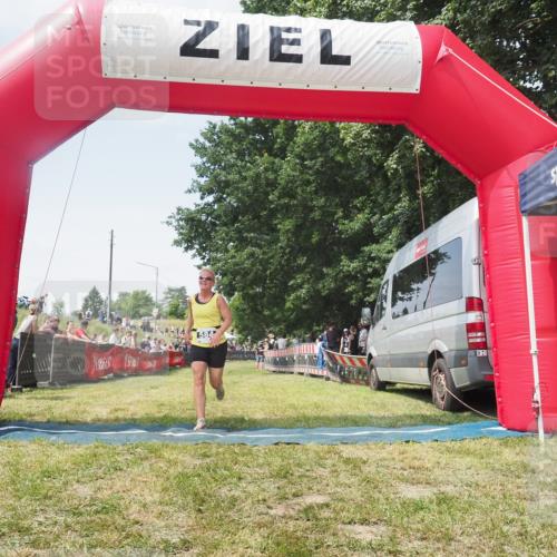 21.06.2025 - 27. Vierlanden-Triathlon KatJ http://msf.ph/oto/8051866 15.06.2025 11:43:01 Ziel  meine-sportfotos.de